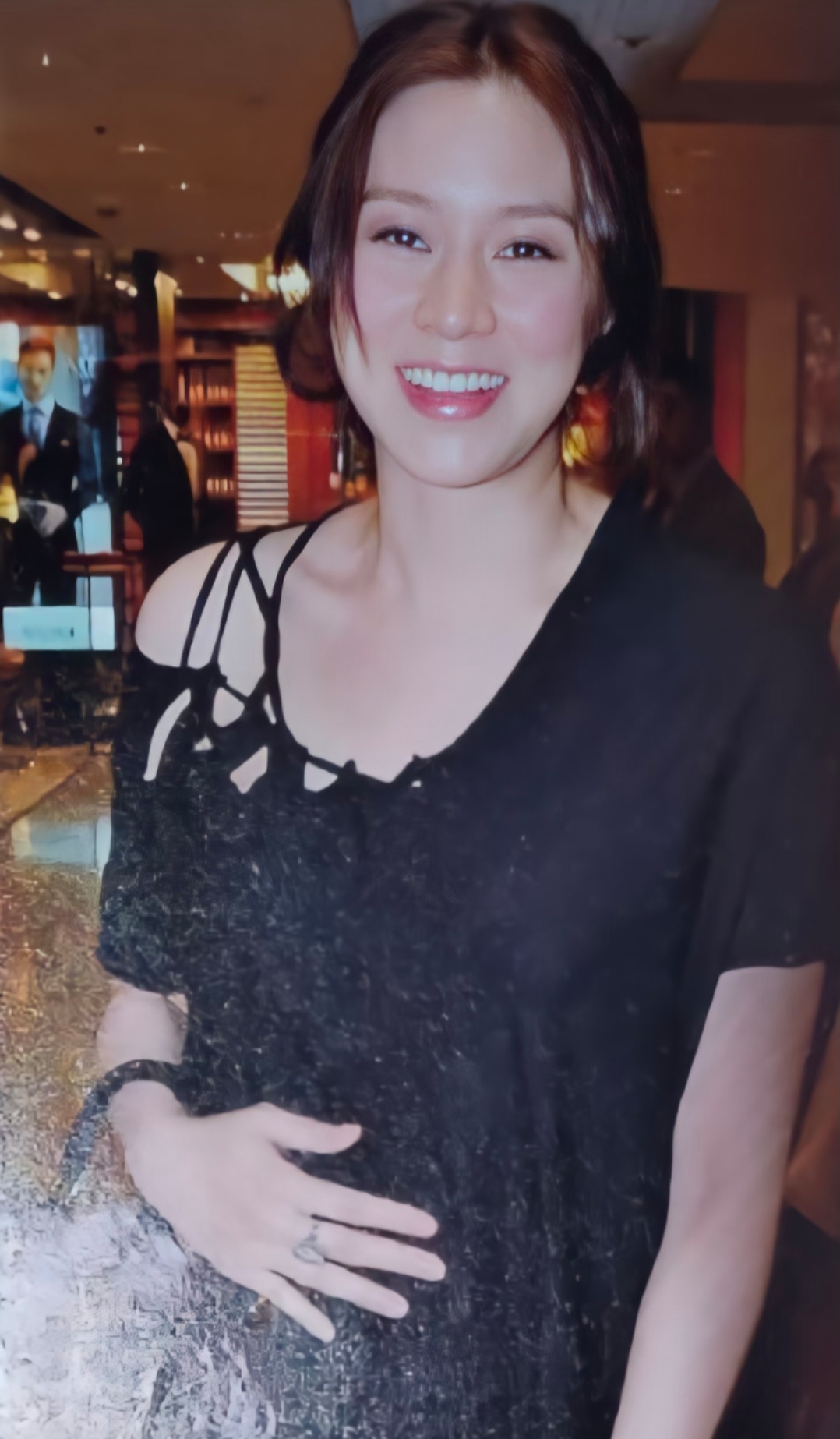 徐子淇妹妹与名媛聚会,打扮低调一脸富态,嫁富商生3子很幸福