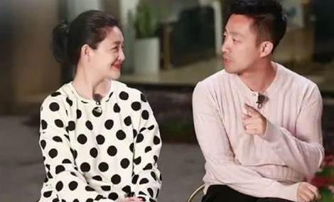 汪小菲带家人祭拜大S！小玥儿背影引关注，寺庙祈福引发热议