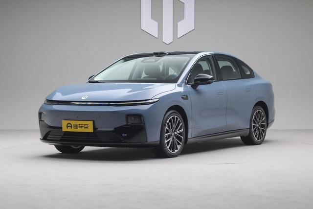 零跑B01开启预售!5种车型可选,搭激光雷达+8295芯片,续航650km