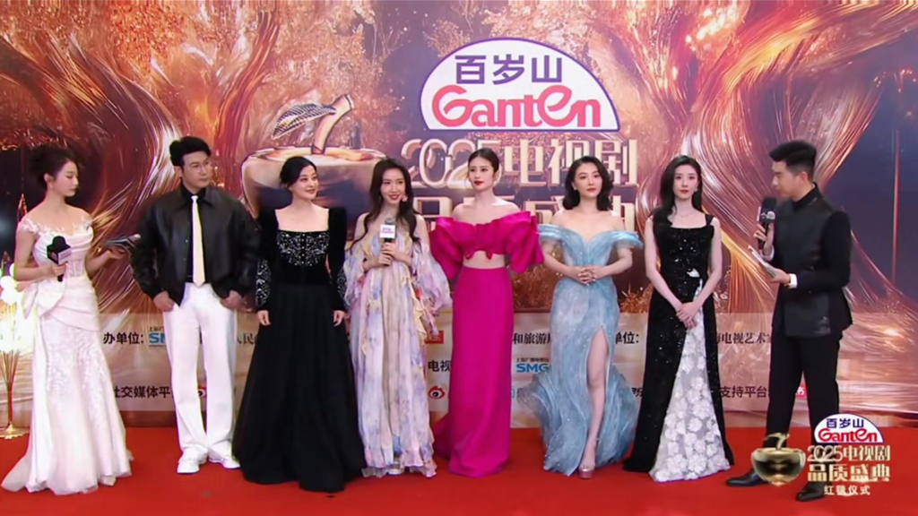 小时候嫌她五大三粗,配不上刘恺威,现在才知她在美人堆里都出挑