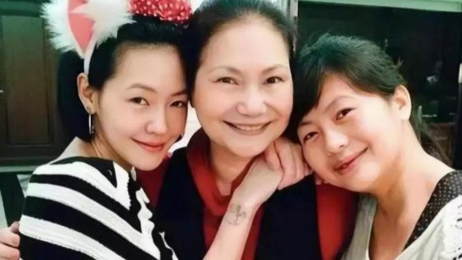 张兰日本之行S妈彻底破防，小s也不发声了，大s死因疑似有新说法