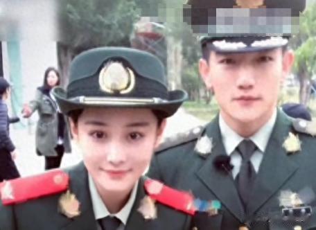 张馨予晒合照庆结婚7周年，何捷在沙滩高举老婆，素颜上阵显情商