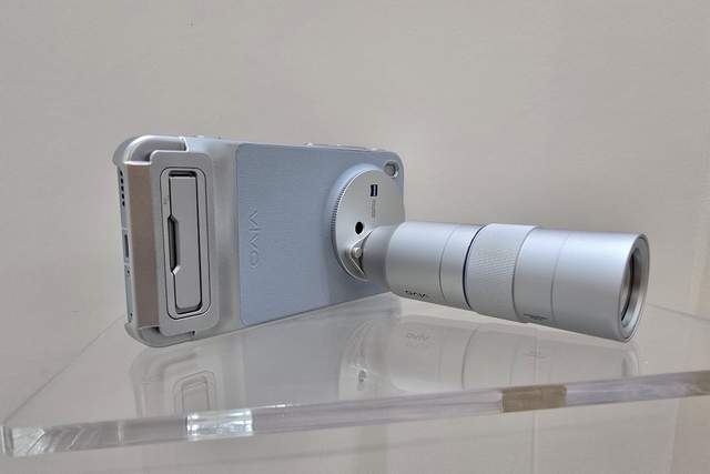 都是標準版，vivo X300、小米17對比，哪款機型更值得買？