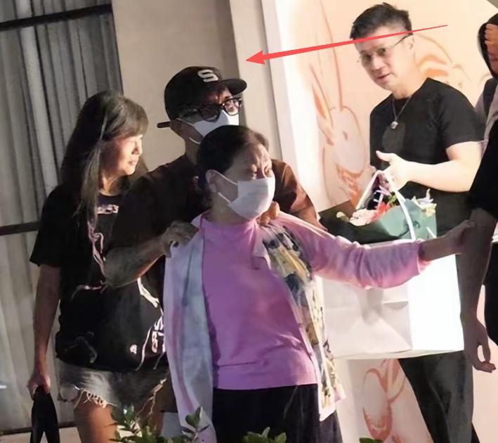 刘建国曝具俊晔留台原因，小S女儿下场助攻，“小心思”藏不住了