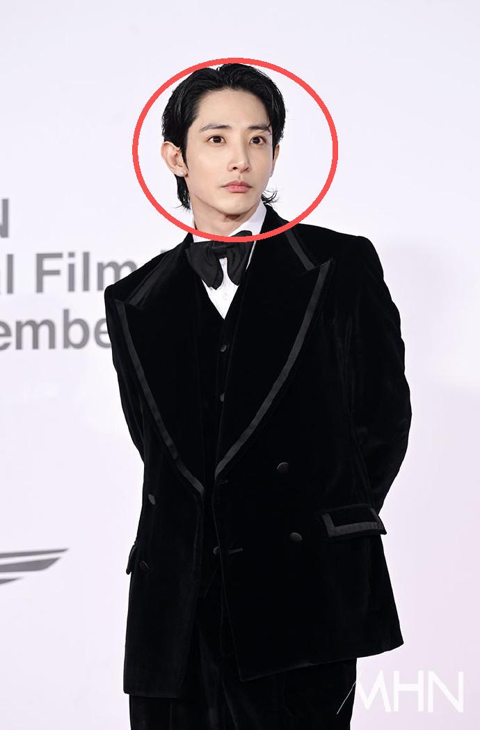 釜山电影节红毯：67岁梁家辉出场，才知法拉利老了也还是法拉利！