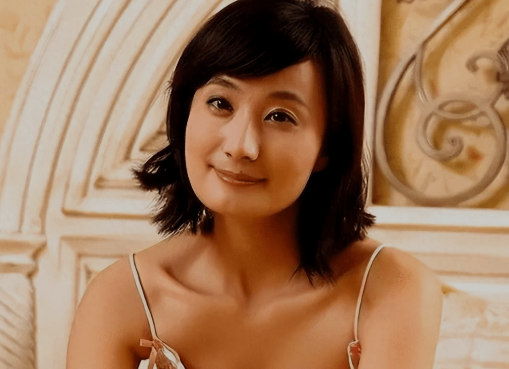 为嫁美国富豪辞职央视,婚后受虐却死不离婚,曹晴如今过得怎样?