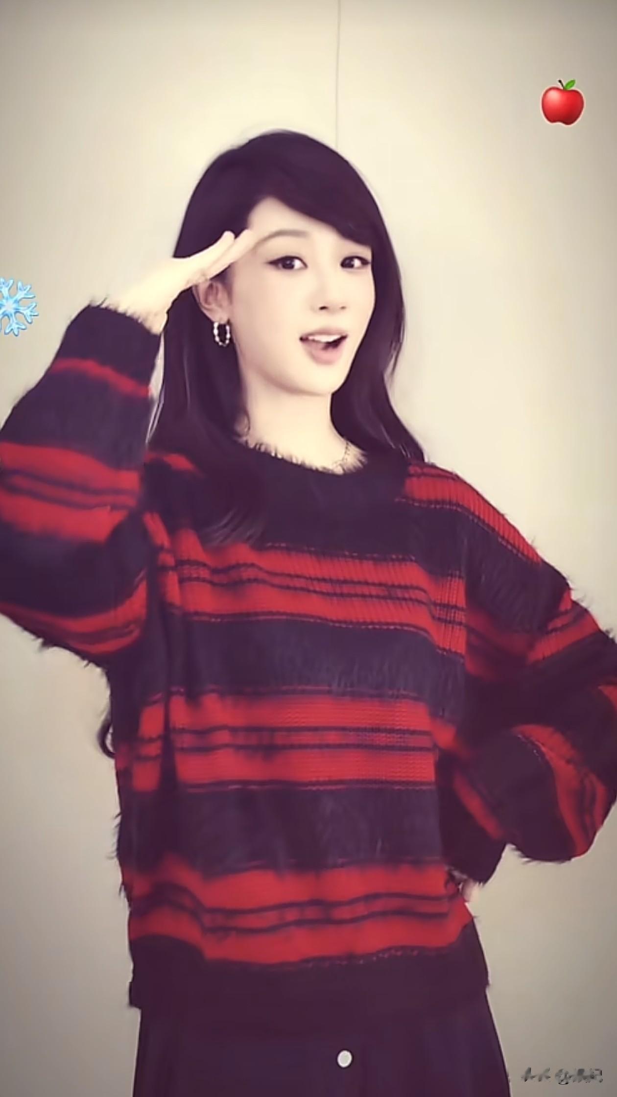 33岁杨紫跳手势舞！直发+毛衣，减龄又洋气，少女感拉满