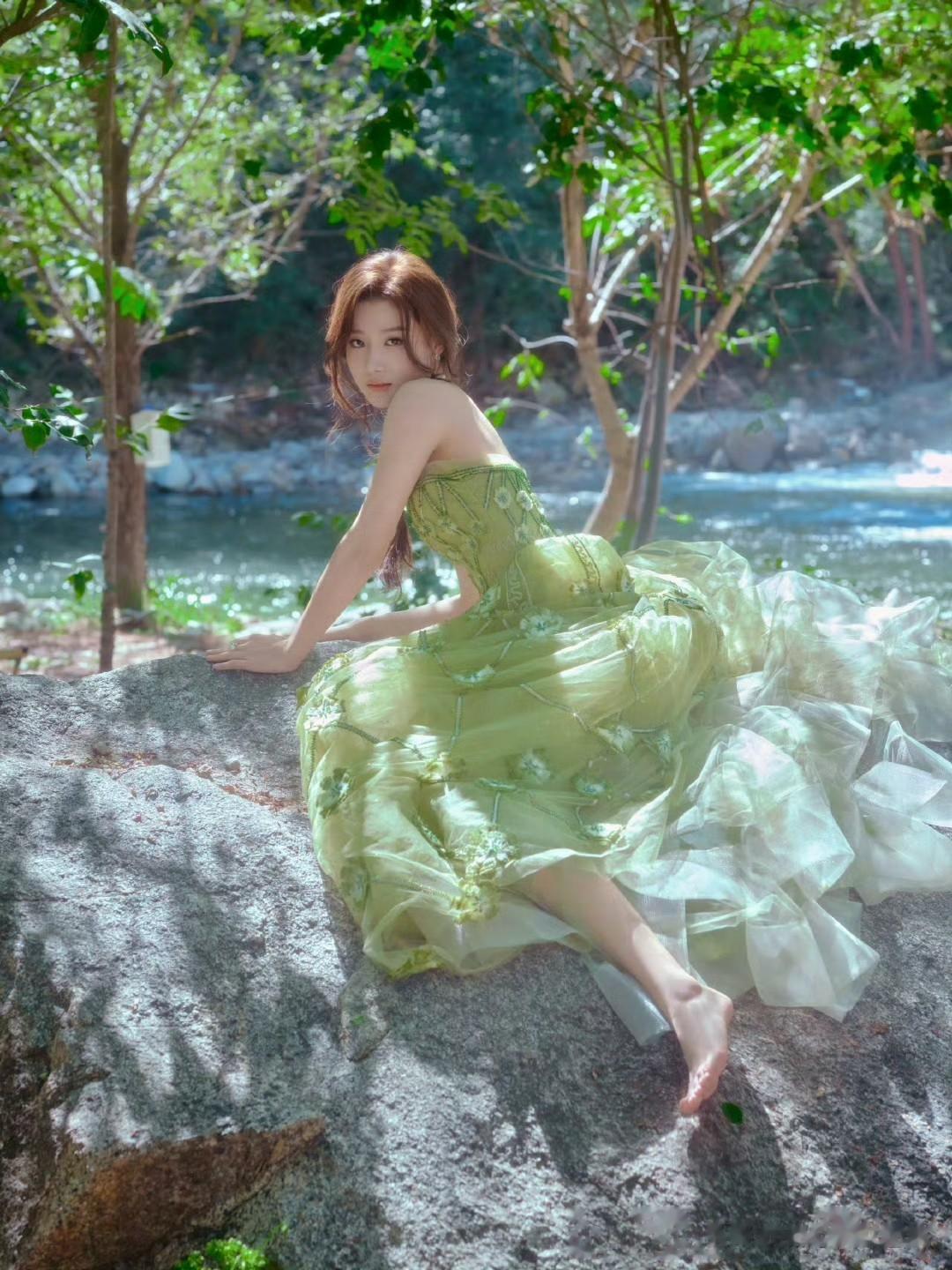 青纱轻盈，好美的内娱姐姐