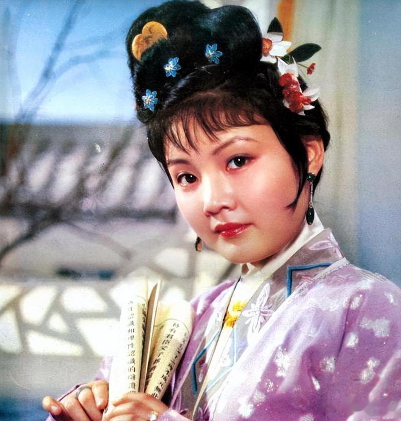 她11岁被导演看中,与名导同居多年被抛弃,如今复出却没人关注