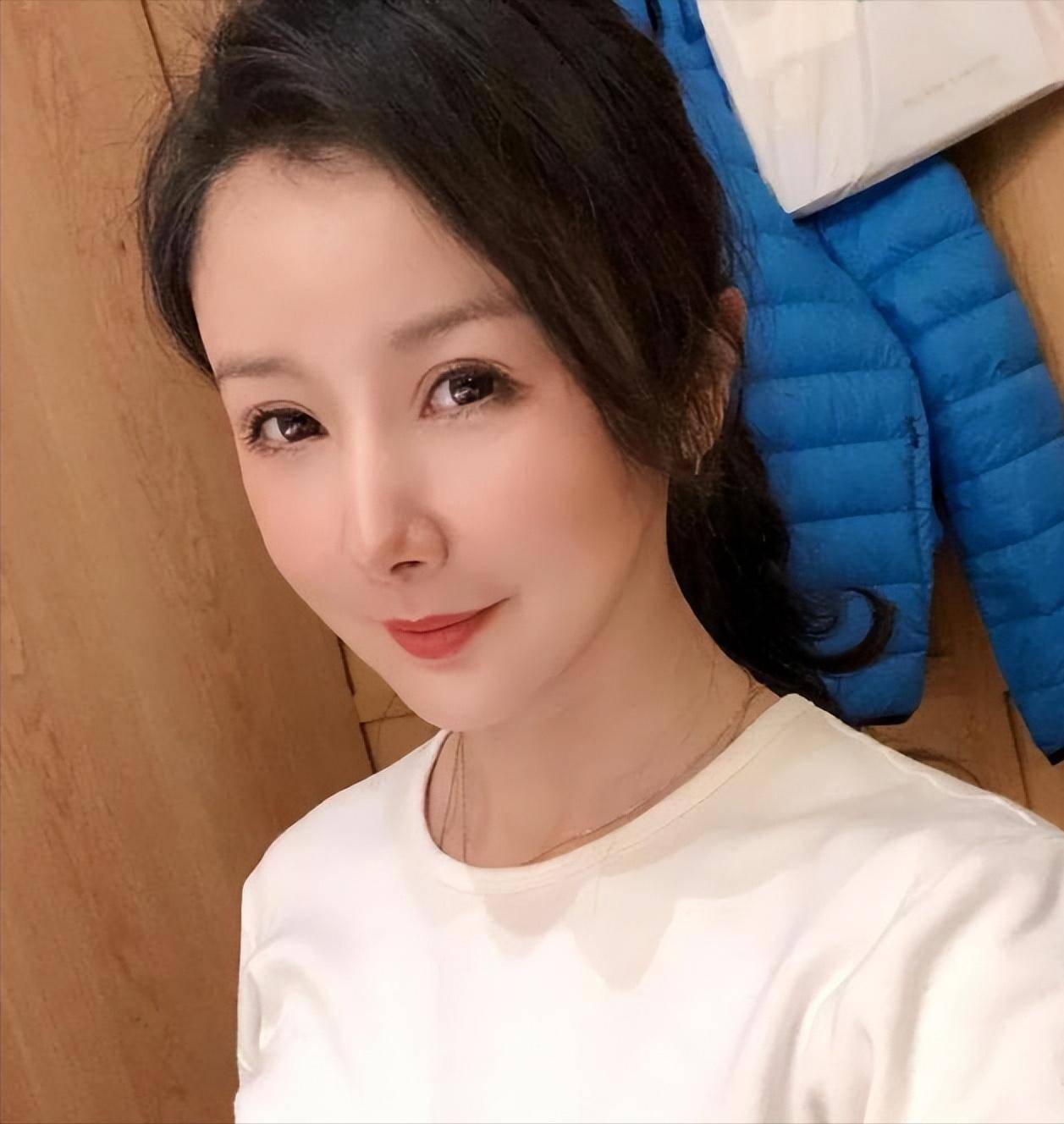 44岁孙菲菲离婚了,这份声明写得很直率!老公是500强企业总监