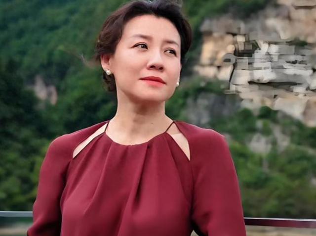 她本是豪门阔太,被导演喊来临时救场,却意外走红,50岁片约不断