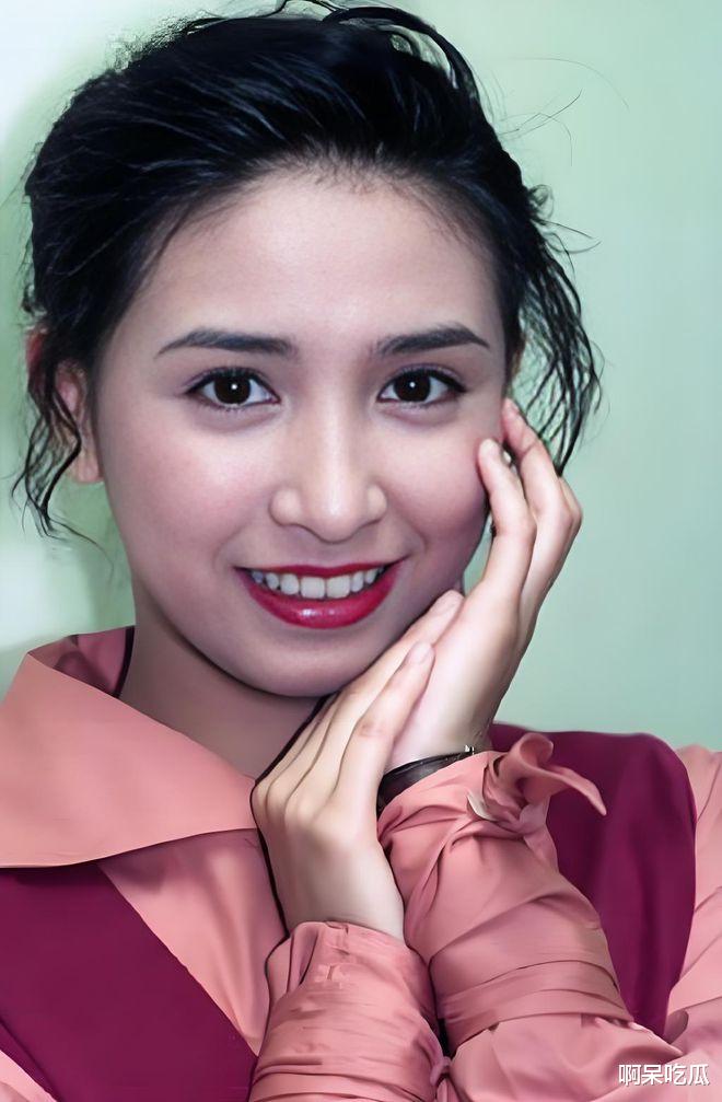 冻龄港星吴婉芳丧夫七年，独自住八层豪宅，子女皆成精英！