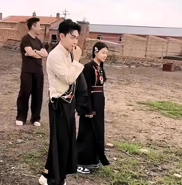 太甜了！汪小菲和玥玥草原亲密互动，父女俩的默契感动无数人