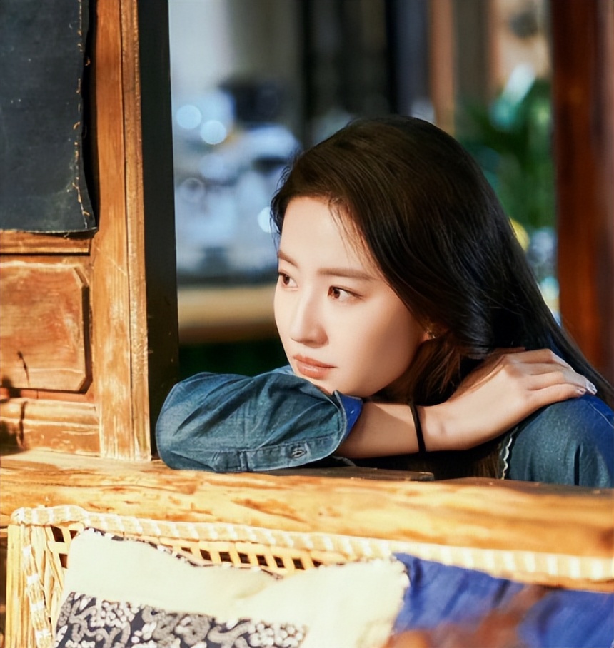 没了贵人撑腰，娱乐圈的看人下菜碟，在杨采钰身上展现得淋漓尽致