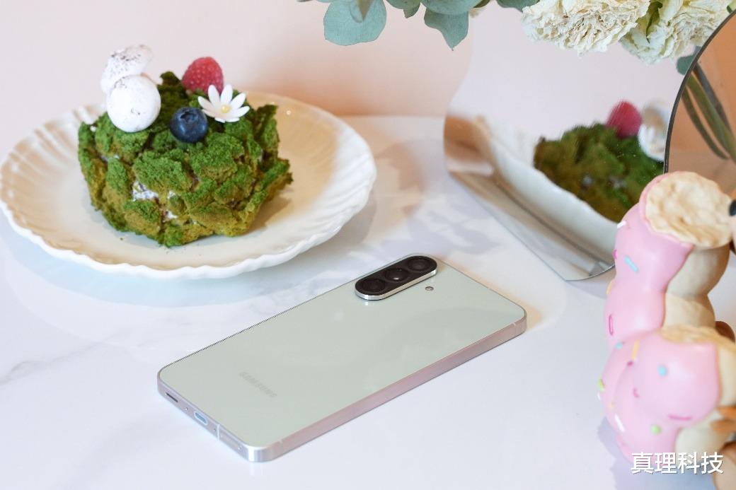 把春天握在掌心 三星Galaxy A56 5G解鎖春日穿搭新范式