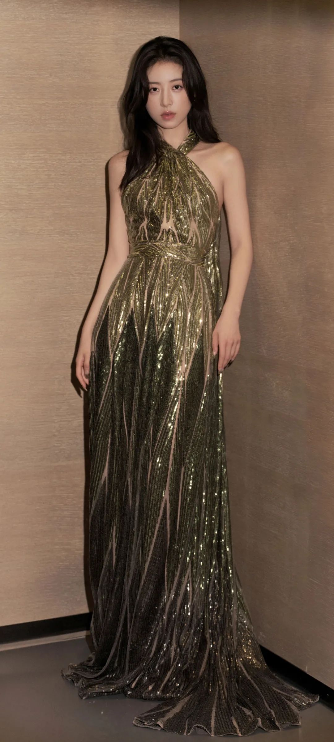 周雨彤，与影交错，收集流动万象