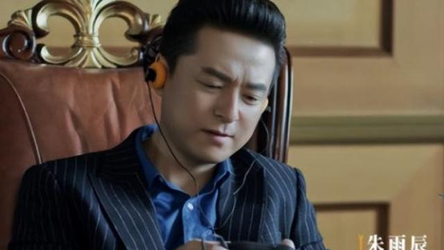 错过汤唯，负了姜妍，被母亲拆散3段姻缘，如今46岁靠张新成爆红