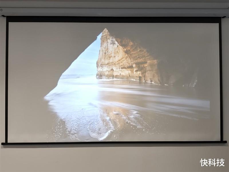 千元投影新卷王！哈趣Q1 Max评测：这是一台Z世代租房党的居家新玩物