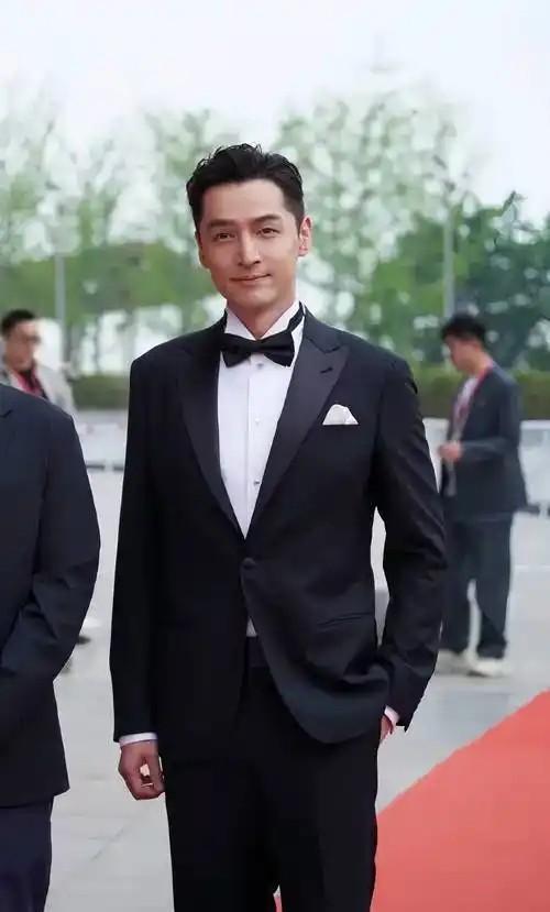 她曾与胡歌同床共枕2年，如今46岁依旧单身，胡歌坦言她真的很好