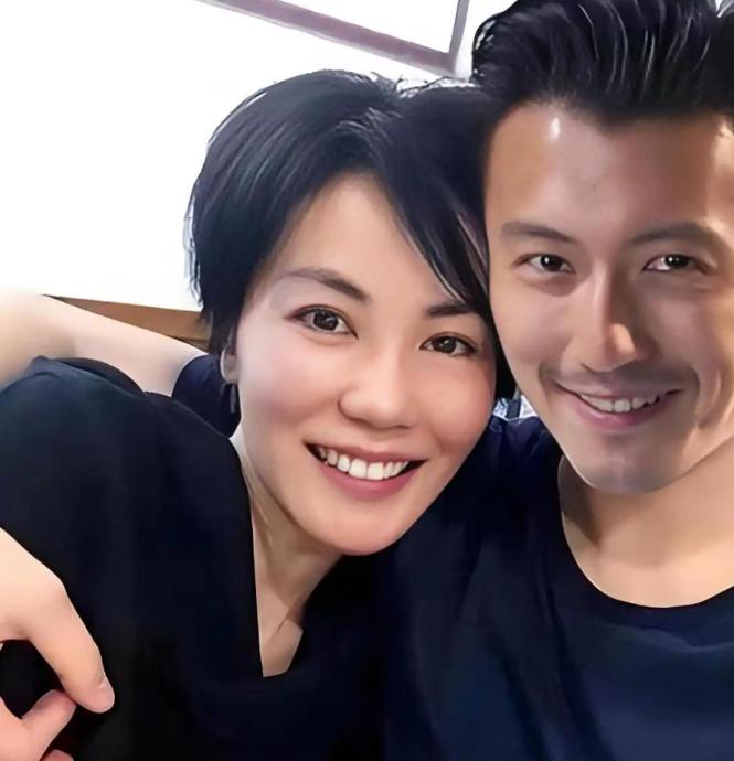 有新欢忘旧爱?缺席儿子18岁生日的谢霆锋, 被庾澄庆\上了一课\