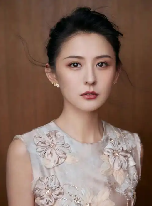 热依扎和王子文告诉我们,这世界上有“不透风的墙”