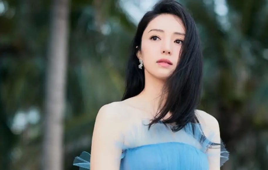 董璇嫁小9岁老公,婚后不满两个月引争议,展现了内娱的人情冷暖