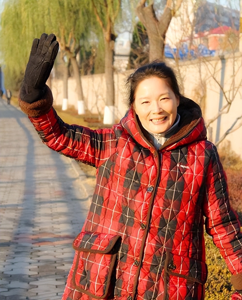 她是国家一级演员，离婚23年至今跟前夫住对门，还参加前婆婆葬礼