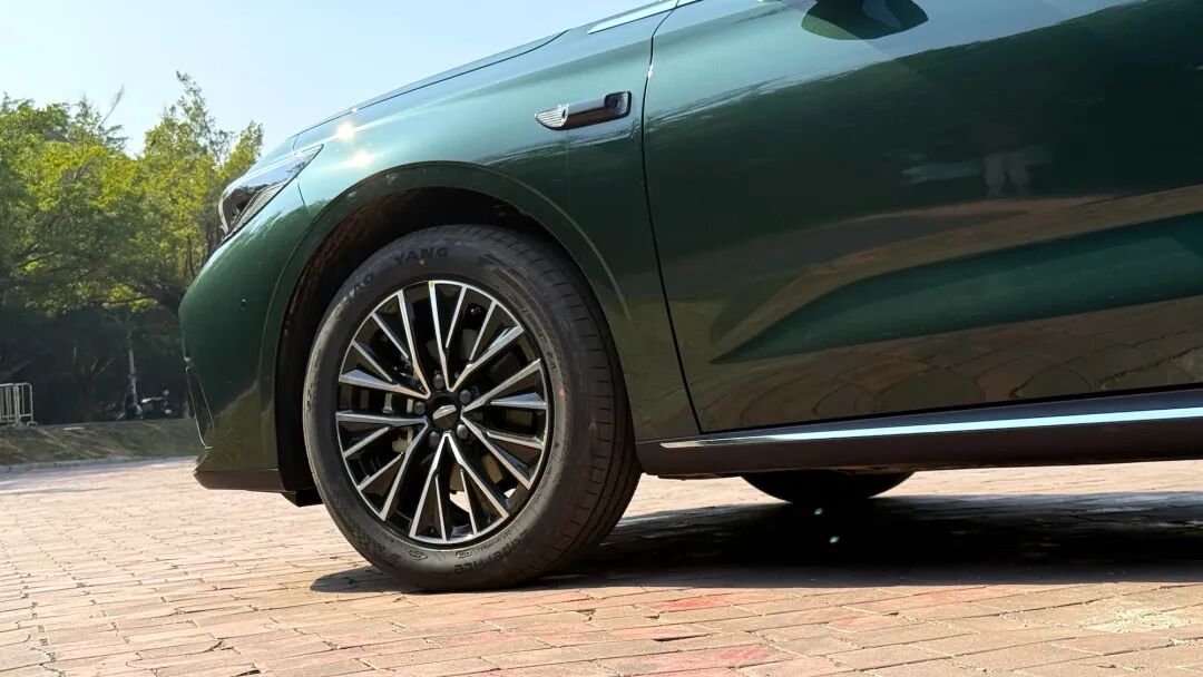 “三大件”成熟可靠，体验吉利第5代帝豪