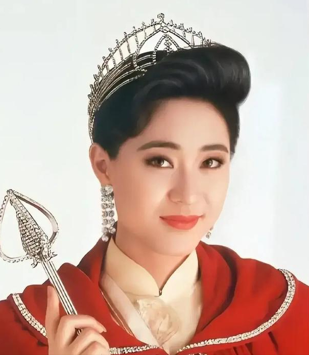 女星苦熬7年逼走原配，上位仅29个月惨死豪宅，脖子以下全是瘤！