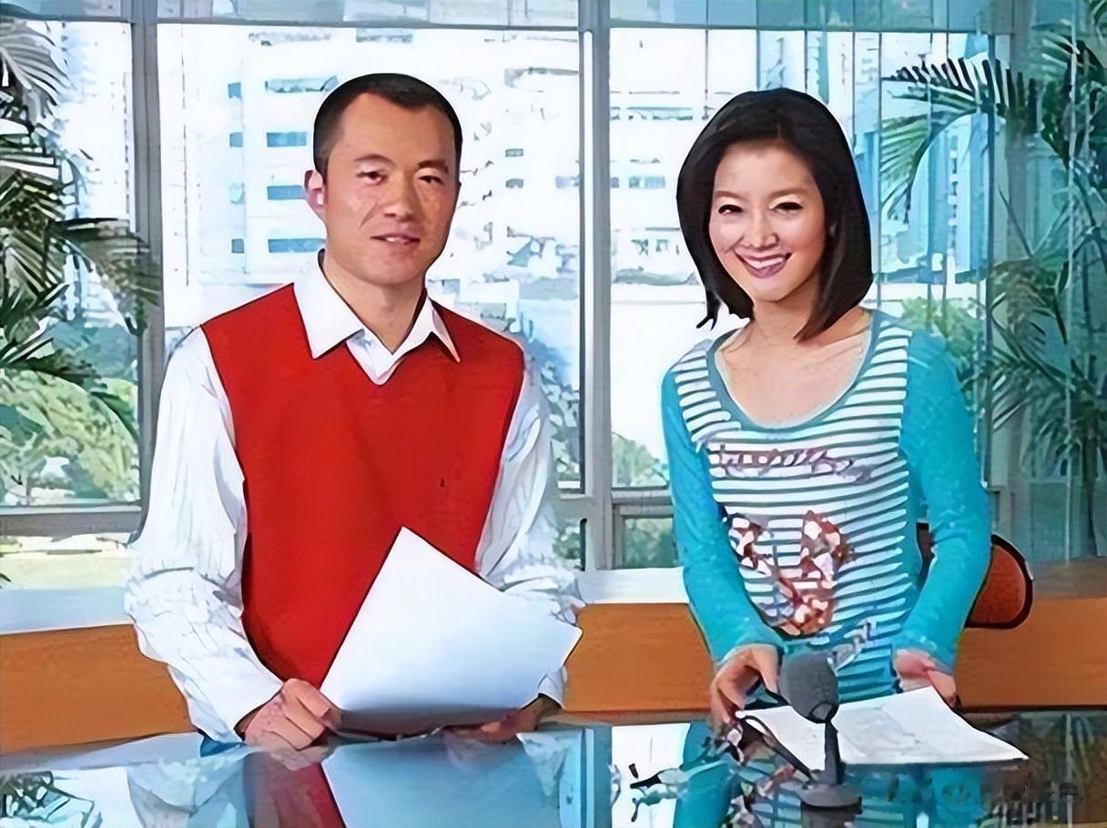 上海女主播李菡,稳坐主播台20年,老公是昔日名嘴,如今低调生活