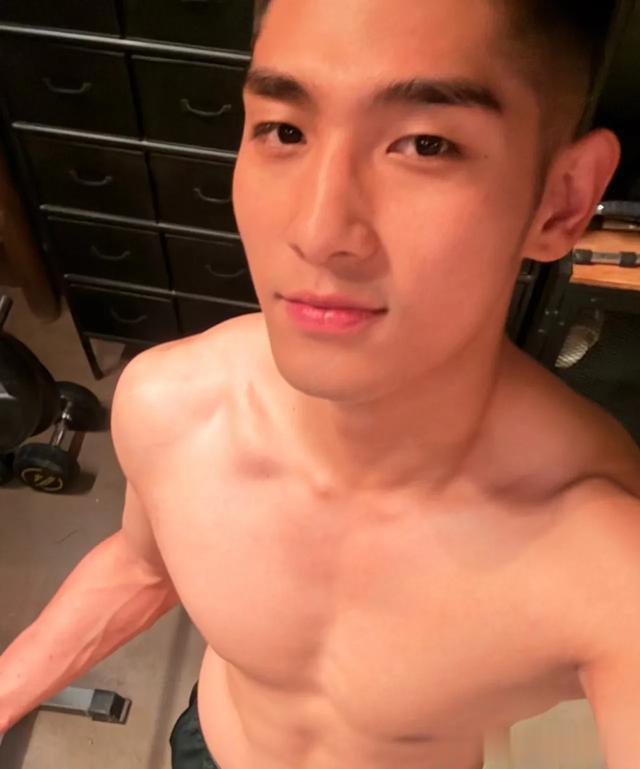 梁浩川是体育生，他也是一位非常优秀的男演员。