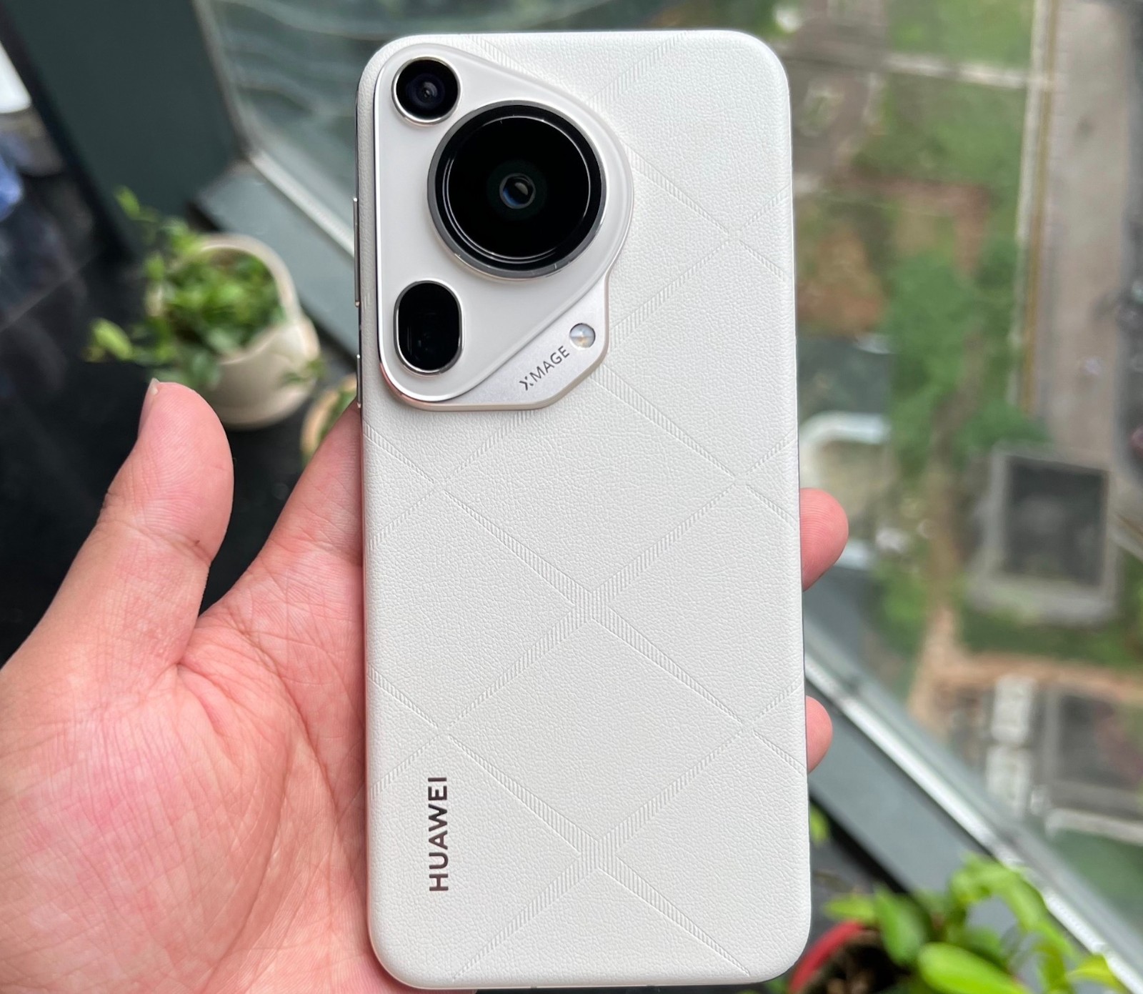 华为放弃高利润!顶尖拍照手机突降3650元,16GB+1TB+双卫星通信