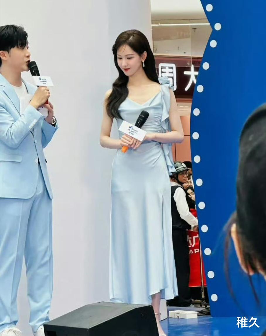 陈都灵珠海化身海盐小公主，蓝色长裙引爆现场超高人气！