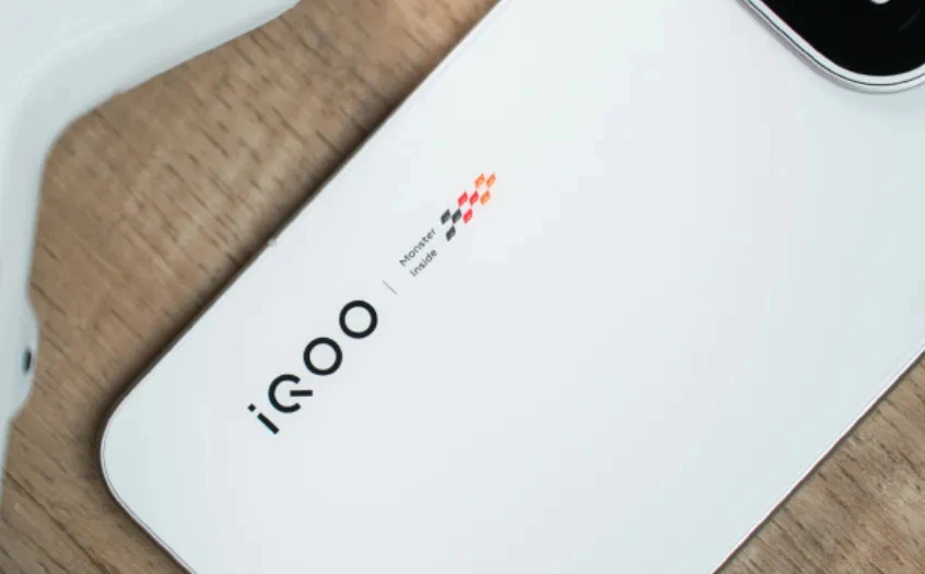 vivo更激進了，7000mAh+2K屏+IP69防水，高端旗艦突然跌至新低