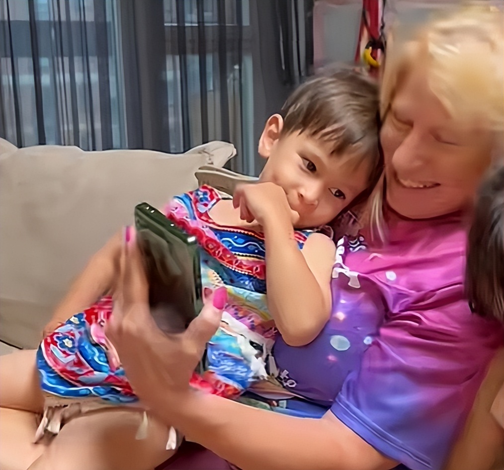 张踩铃：偷偷告诉你，我不是喜单2的冠军！丈夫：totally是冠军？