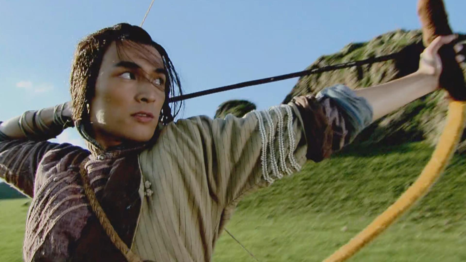 八版“郭靖射雕”姿势对比，有人骑射，有人花式背射，哪个最帅？