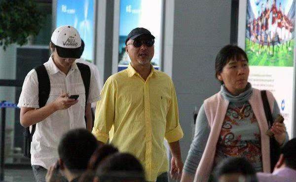 陈佩斯《戏台》爆红背后:那个陪他种石榴的女人,才是真狠角色!