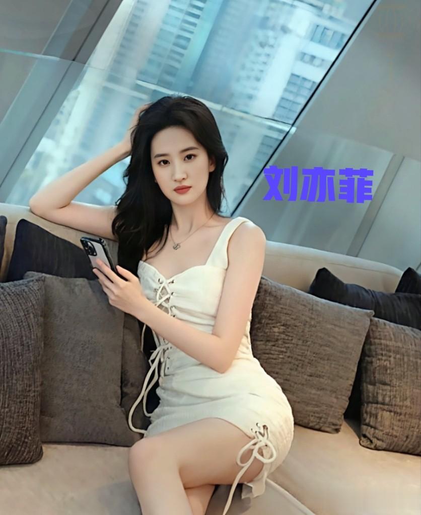 刘亦菲白色造型惊艳绝伦气质优雅性格妩媚让人眼前一亮
