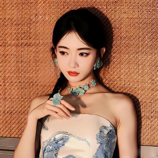 于正爆料吴谨言被换角：半年苦熬只拿5000块，背后女星是谁？