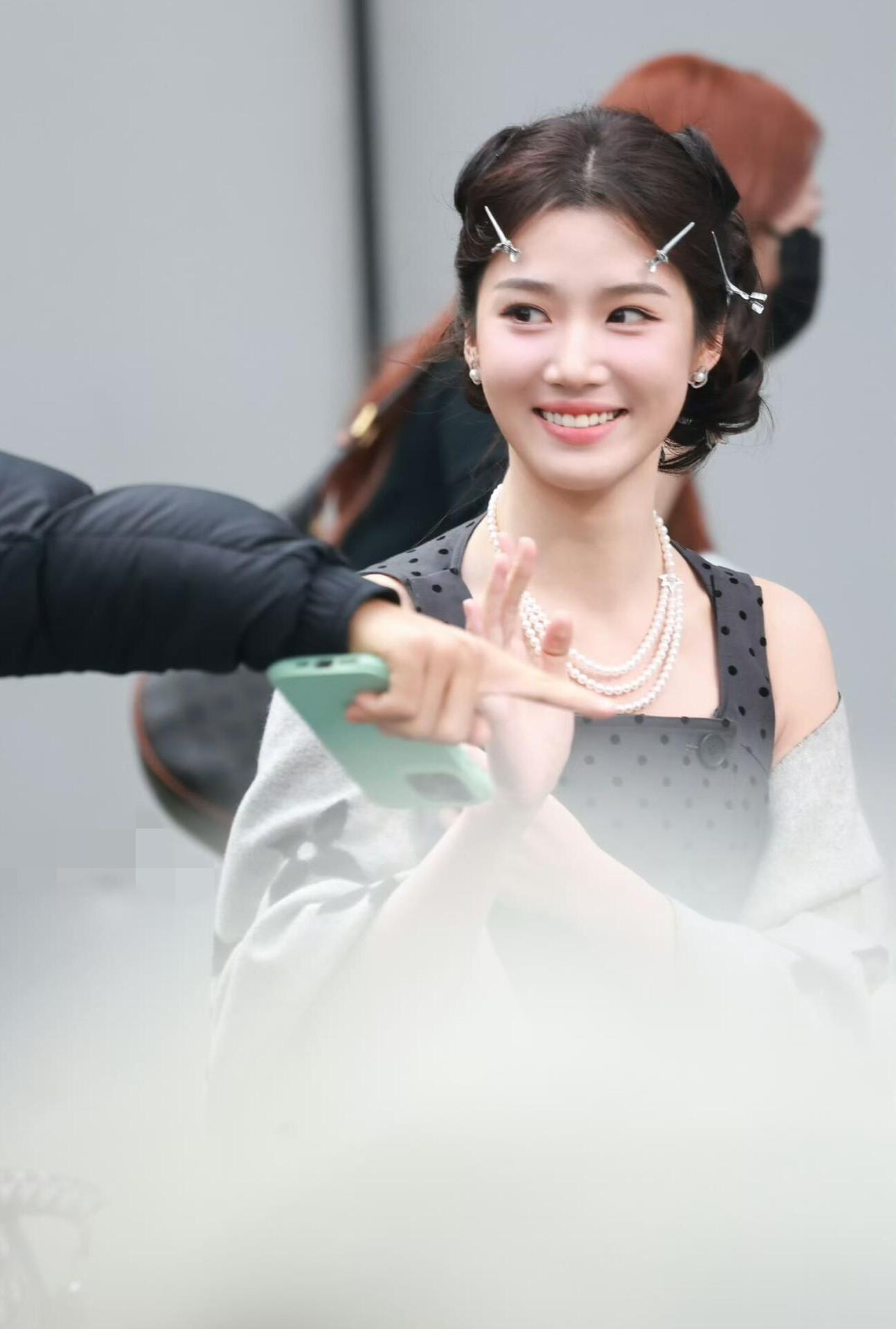 卢昱晓hi6最新录制路透，落落大方的千金大小姐即视感，美成焦点