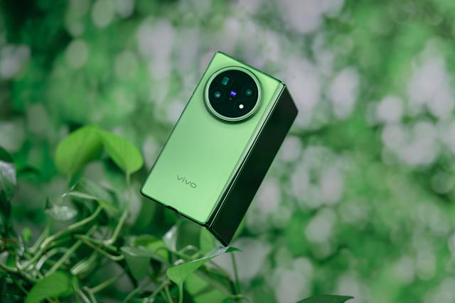 更轻更强 vivo X Fold5【青松】图赏
