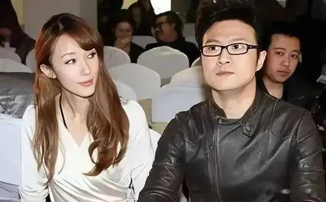 汪峰森林北是生理性喜欢！机场拥抱不撒手，恋爱一年半感情稳定