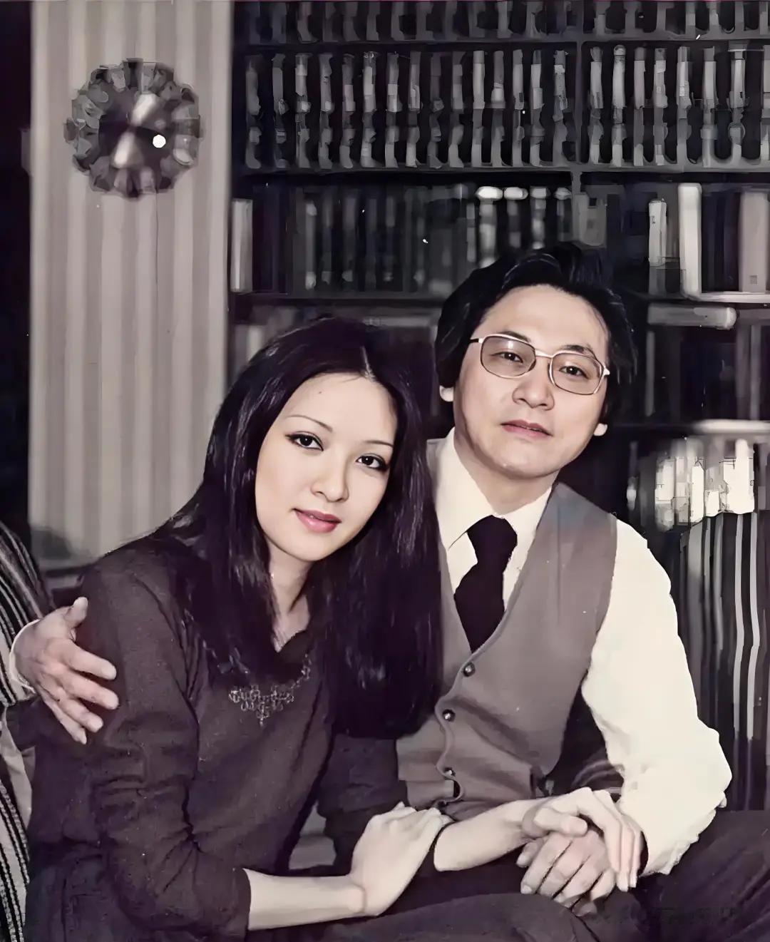 17岁的胡因梦与父亲合影,青春甜美,嫁给李敖后婚姻仅持续115天