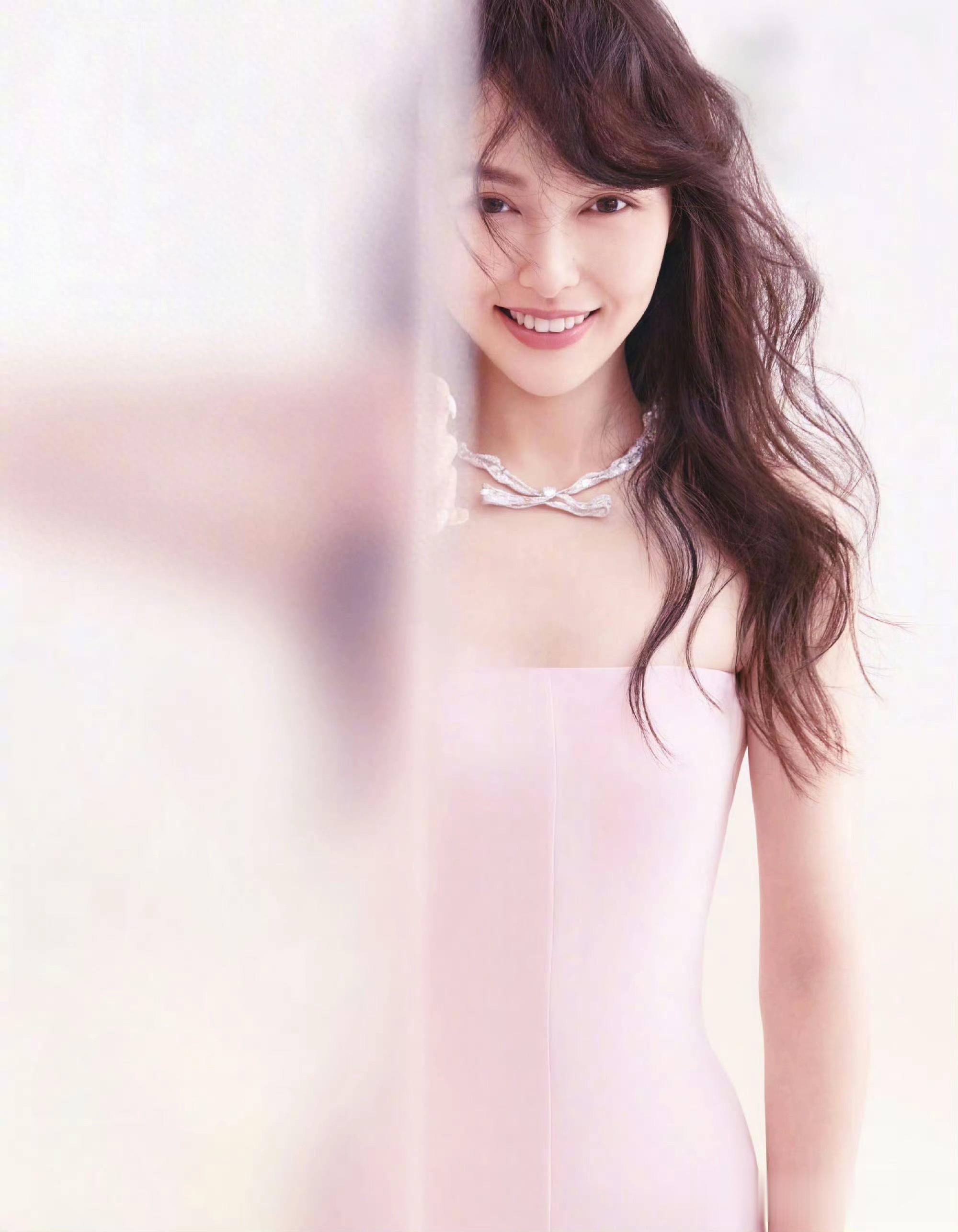 唐嫣多风格大片 优雅飒爽风格切换太绝了