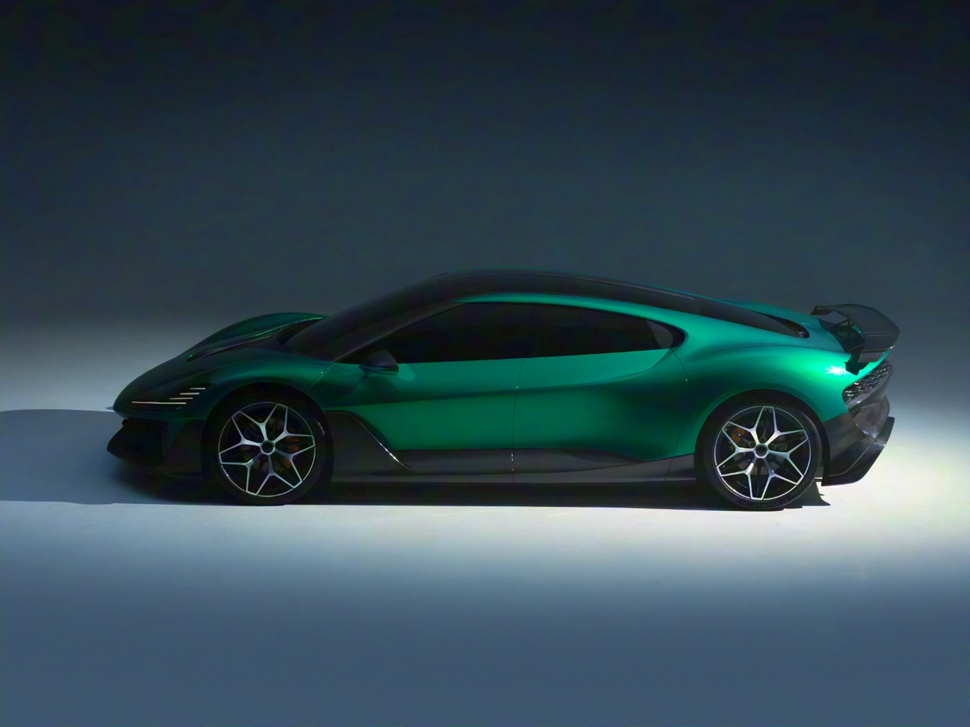 中国智能家电品牌追觅概念超跑亮相！颜值超法拉利， 拥有1876马力