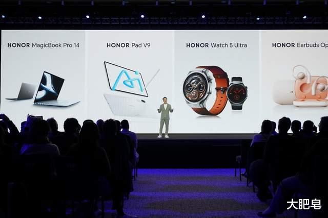 荣耀新款高端手表和耳机亮相MWC2025,国内即将发布