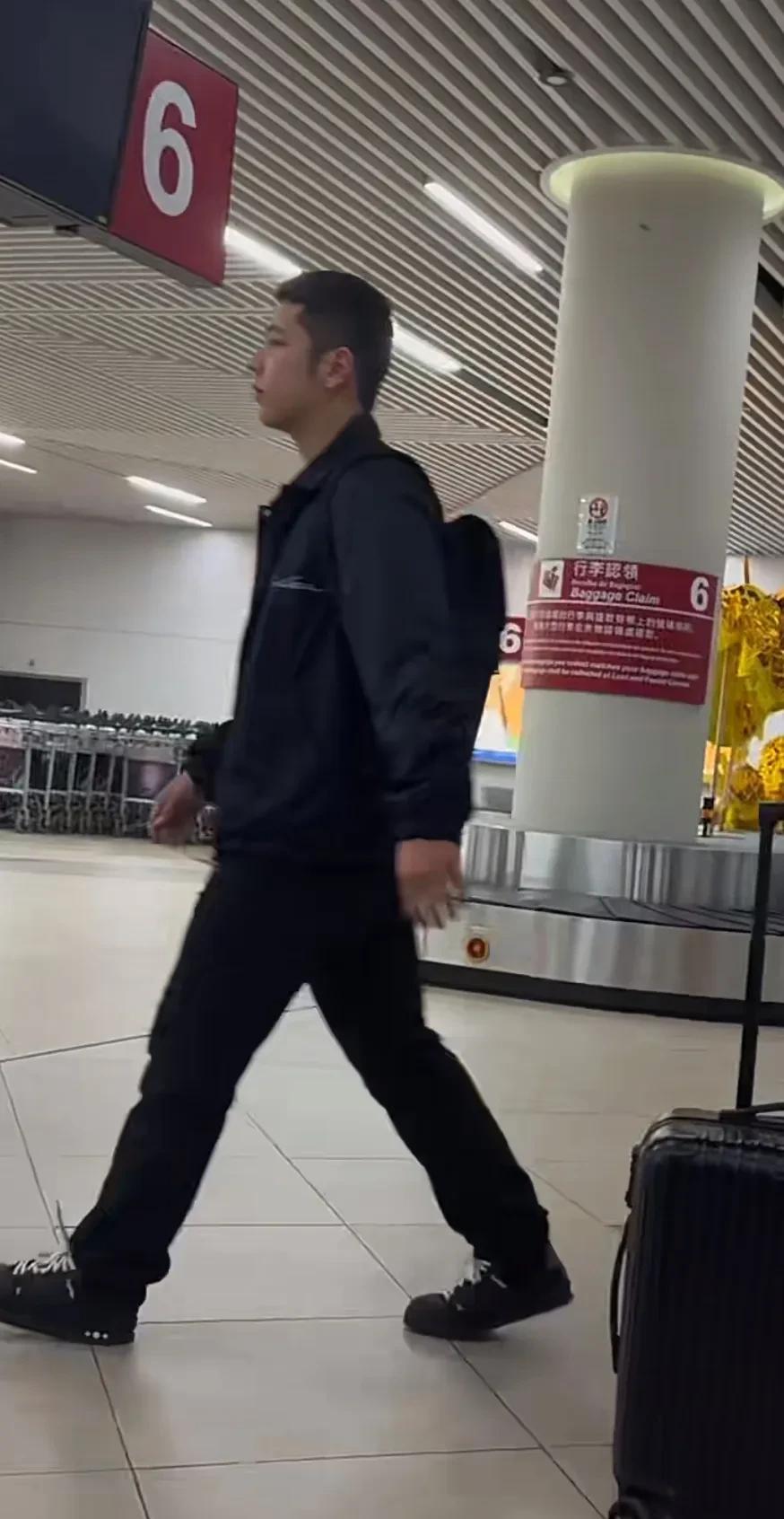 郭涛儿子北电艺考 对自己颜值不满意 疯狂撸铁瘦身 网友称走硬汉路线