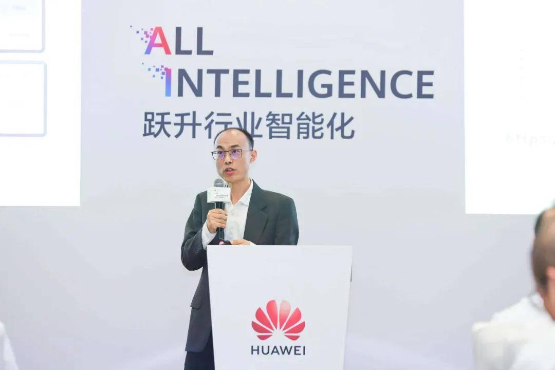 「从追赶者到引领者,路有多远?」 我们和CANN一线开发者聊了聊