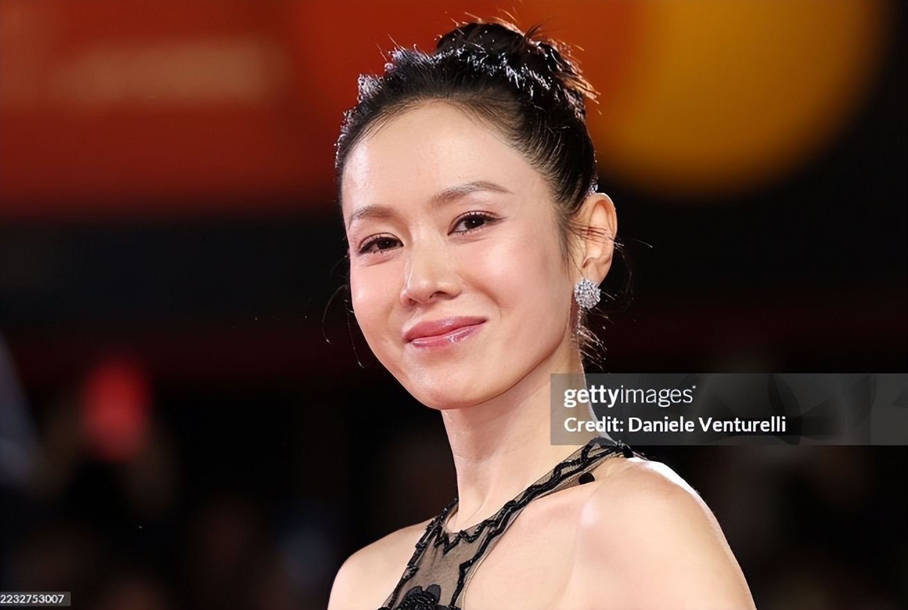 当53岁舒淇和49岁孙艺珍站在一起，我才彻底明白，什么叫相由心生