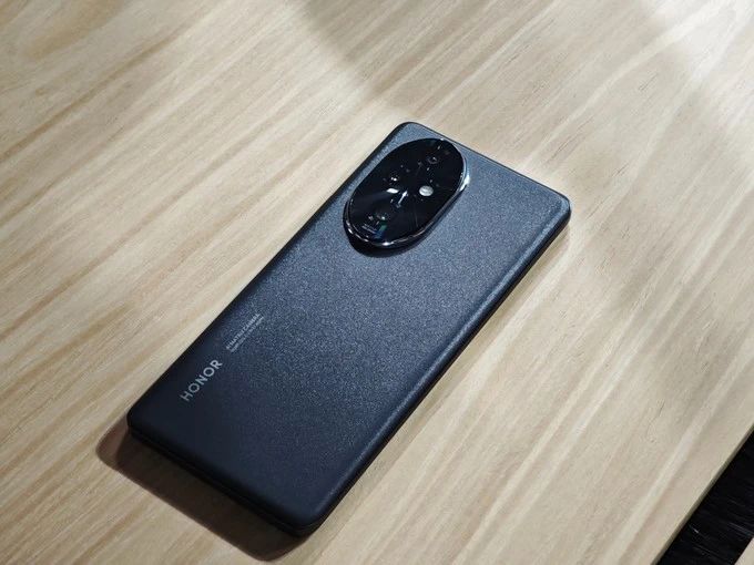 2209元入手准旗舰!荣耀200Pro拍照+续航双赢红米K80无压力!